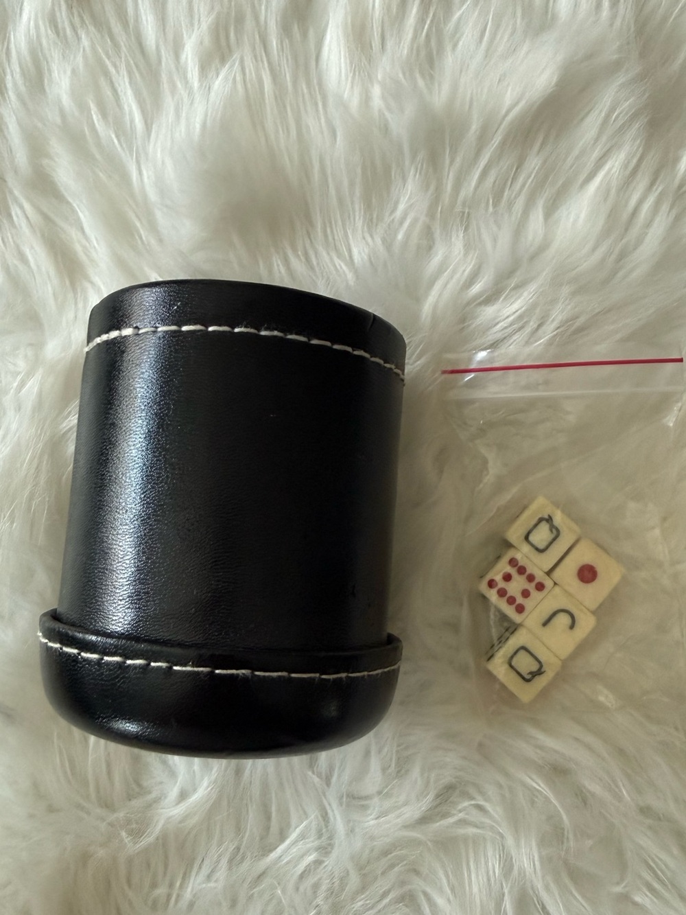 Spanish Poker Dice Set Cubilete PU Leather Dice Cup & 5 Dice